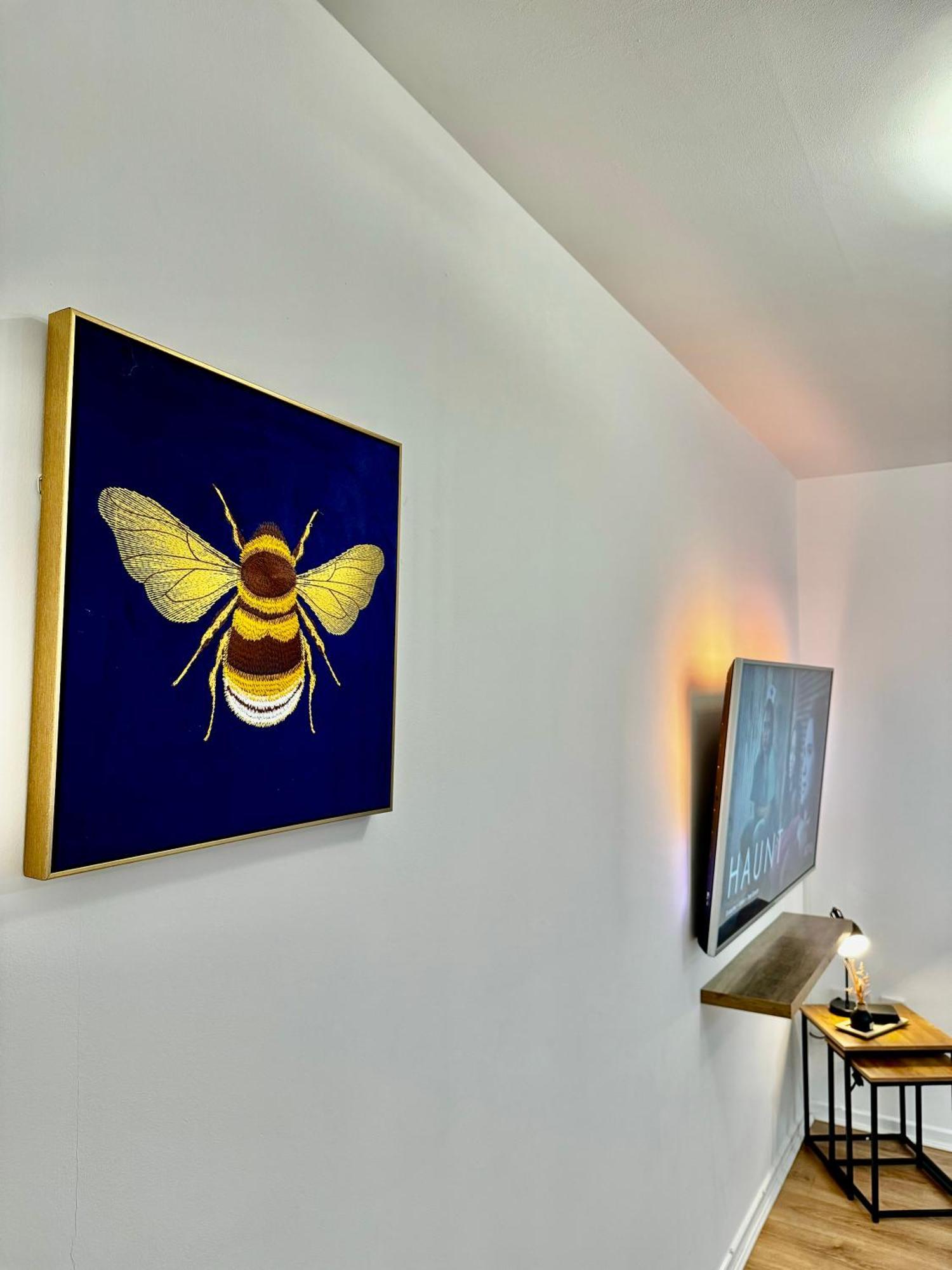 Rnm - Business Professional & Top Choice, Private Access & Entire Place, Kitchen & Washroom With Amenities, Smart Tv, Easy Access, Fast Wifi, Parking Nearby, Great Transport Links 黑尔斯欧文 外观 照片